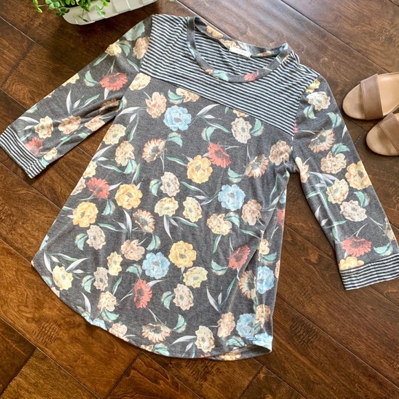 {12 PM‎ by Mon Ami} Floral Casual Top - Picture 1 of 6